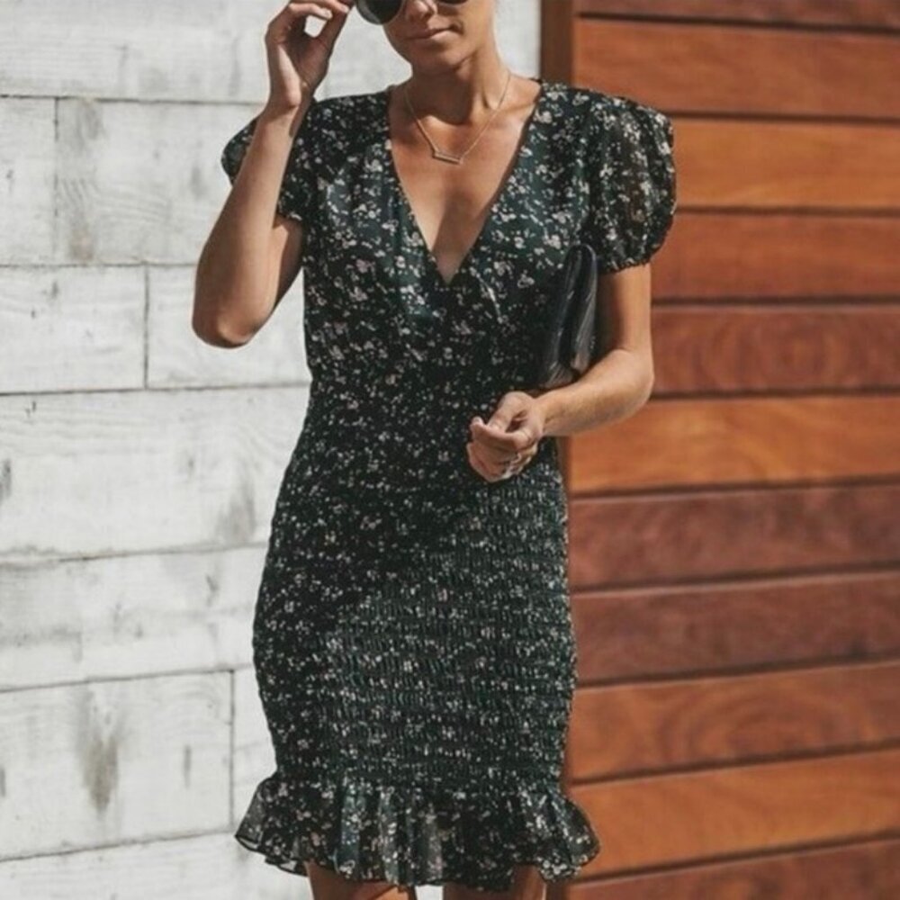 NWOT VICI Storia Green Floral Smocked Mini Dress Size S Puff Sleeve Ruffle Hem